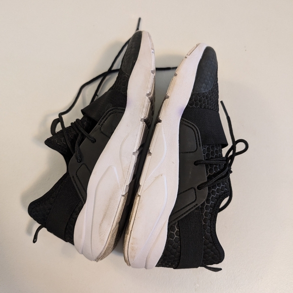 Fabletics Zuma Sneakers - Picture 4 of 7